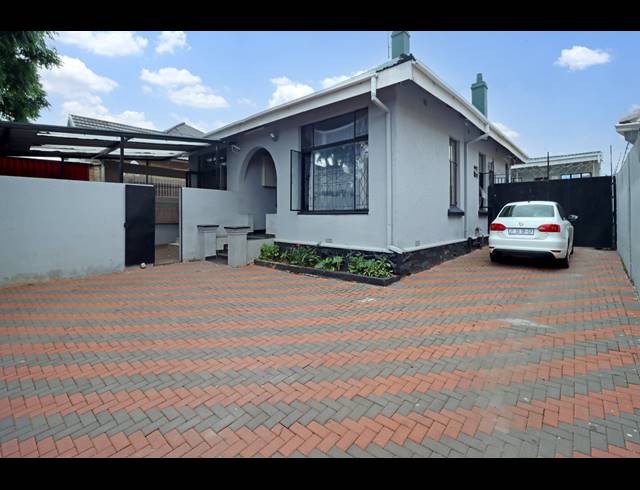 10 BEDROOM HOUSE FOR SALE IN BELLEVUE